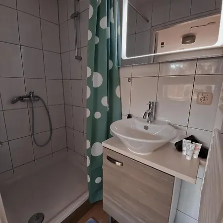 Loods 123 Bed & Kitchen Landgraaf